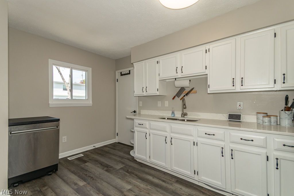 1588 Mapledale Road Wickliffe, OH 44092 - Photo 9 of 26