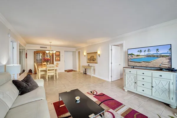 $3,250 | 2000 South Ocean Boulevard, Unit 4C, Lauderdale-by-the-Sea, FL 33062