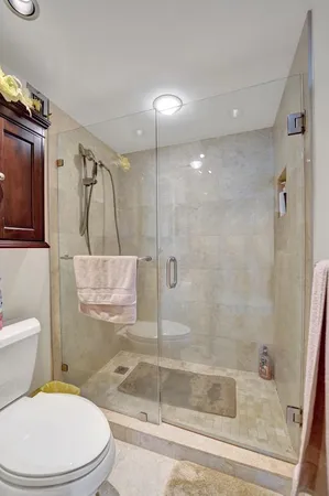 $3,250 | 2000 South Ocean Boulevard, Unit 4C, Lauderdale-by-the-Sea, FL 33062