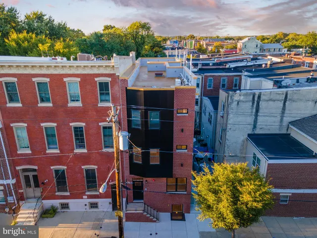 a car parked in front of a building