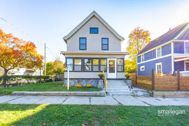 $338,000 | 700 Union Avenue Southeast, Grand Rapids, MI 49503