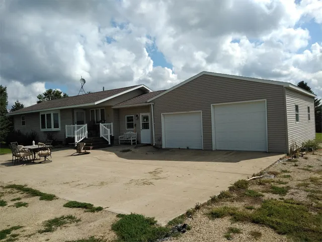 $260,000 | 19908 650th Avenue, Alden, MN 56009