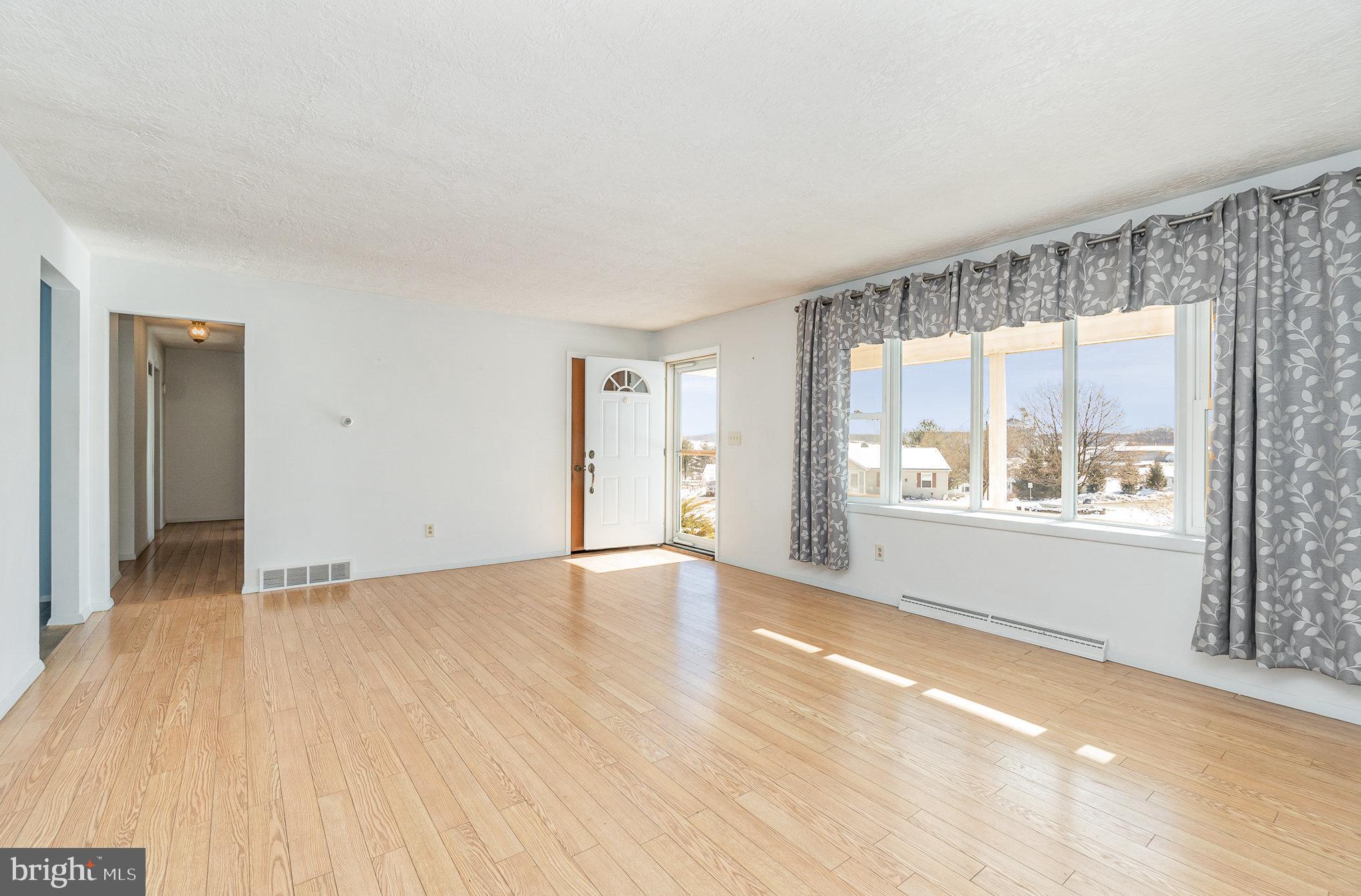693 Old Commons Road Windsor, PA 17366 - Photo 4 of 28 Gallery Image 4