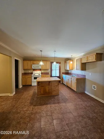 $1,800 | 746 South Belle Circle, Breaux Bridge, LA 70517