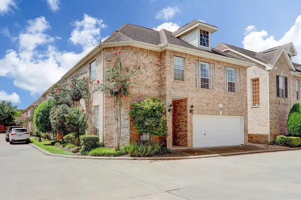 $2,600 | 2822 Briarhurst Park, Houston, TX 77057