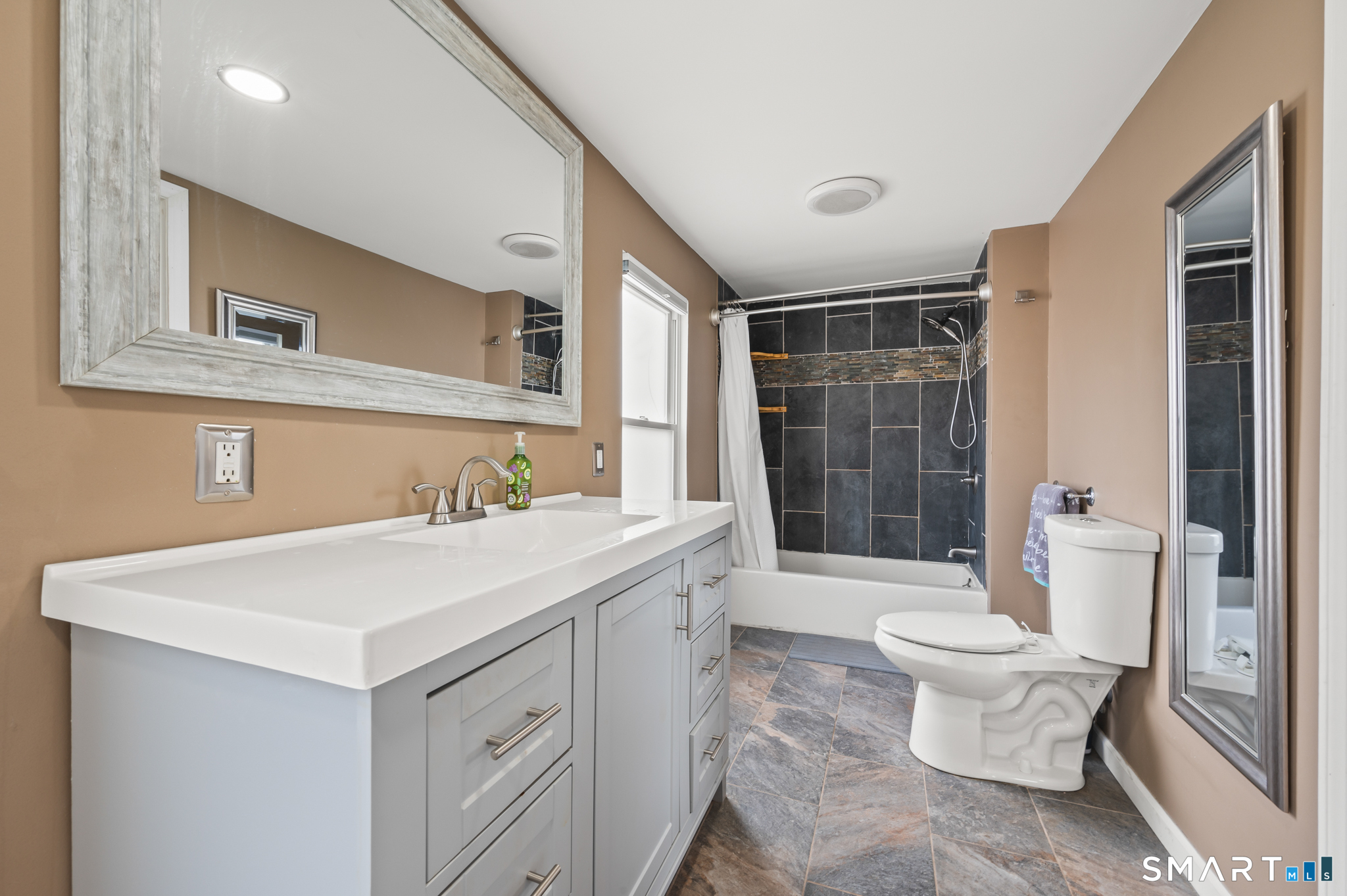 475 Ballfall Road Middletown, CT 06457 - Photo 15 of 24