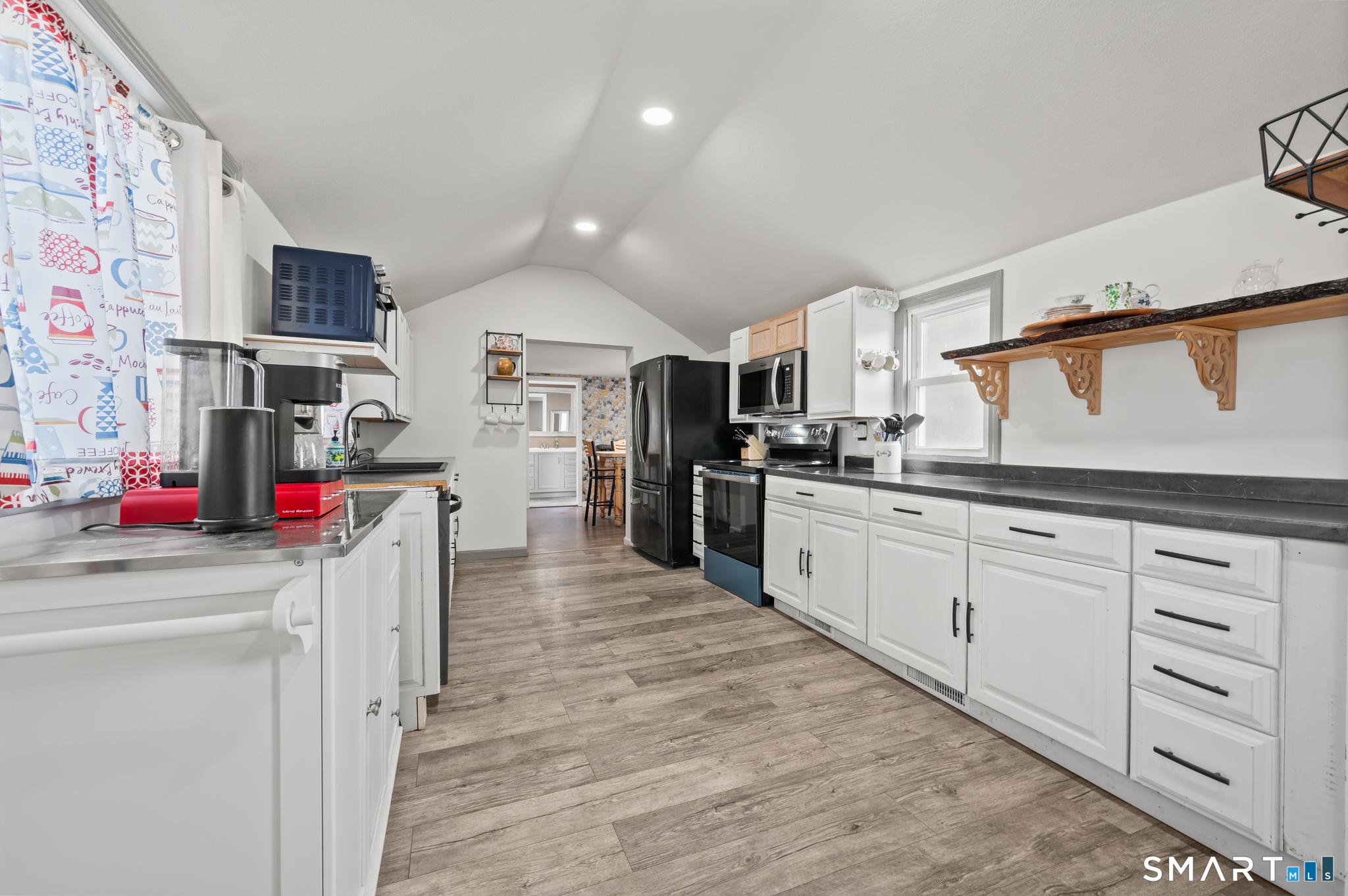 475 Ballfall Road Middletown, CT 06457 - Photo 3 of 24