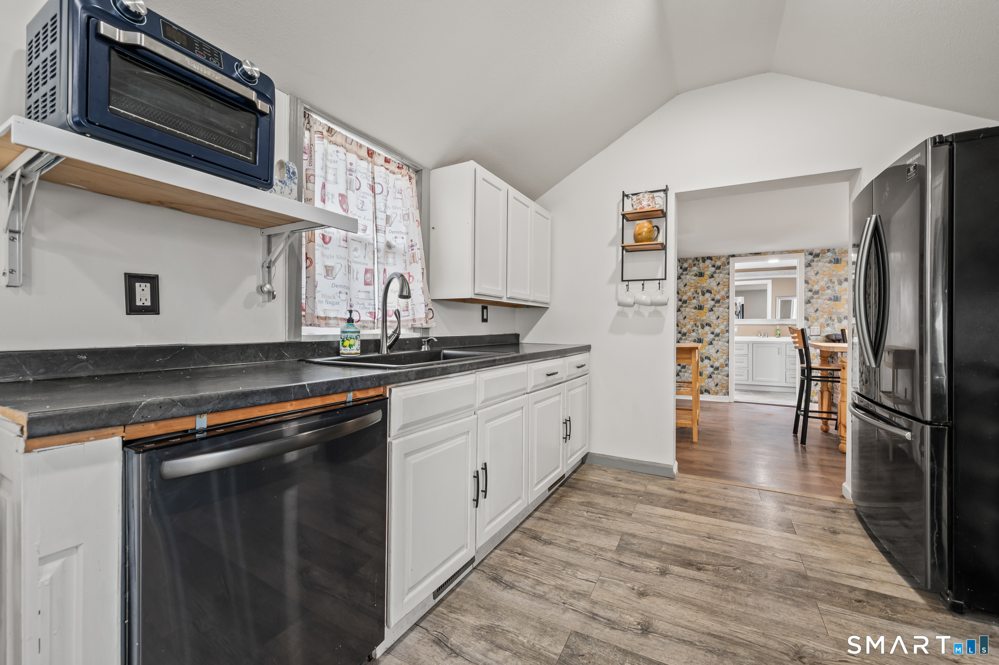 475 Ballfall Road Middletown, CT 06457 - Photo 4 of 24