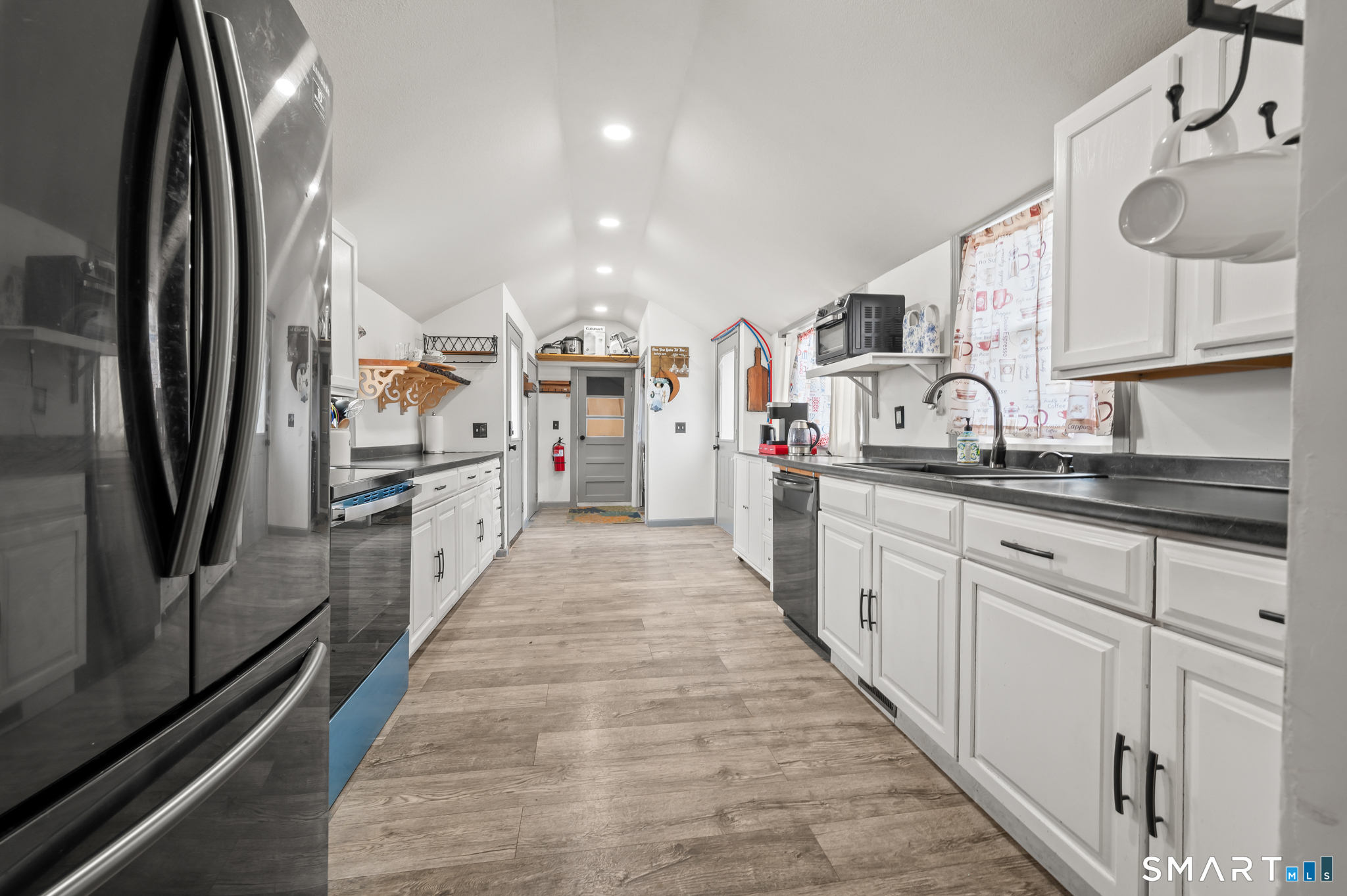 475 Ballfall Road Middletown, CT 06457 - Photo 6 of 24