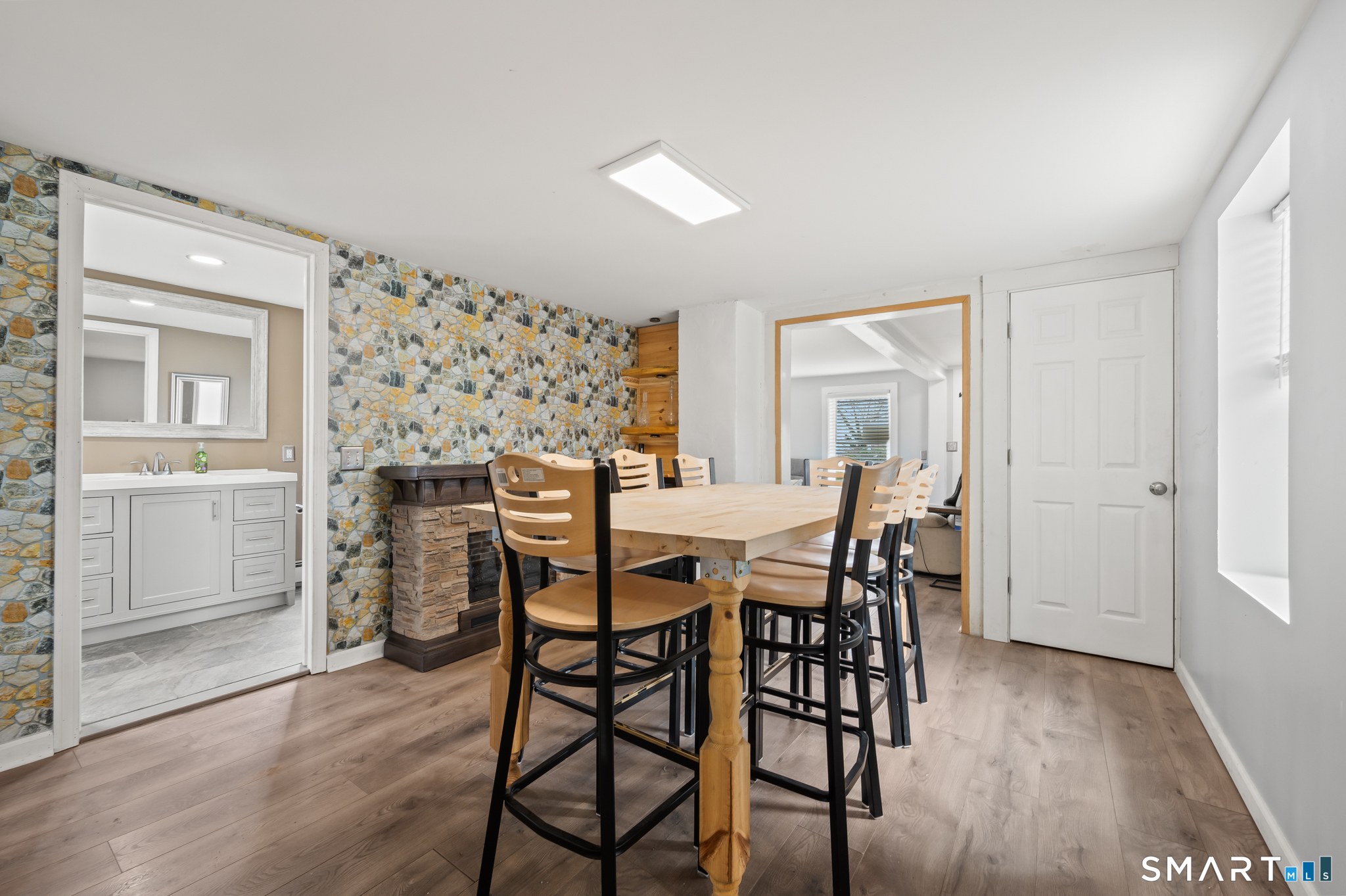 475 Ballfall Road Middletown, CT 06457 - Photo 8 of 24