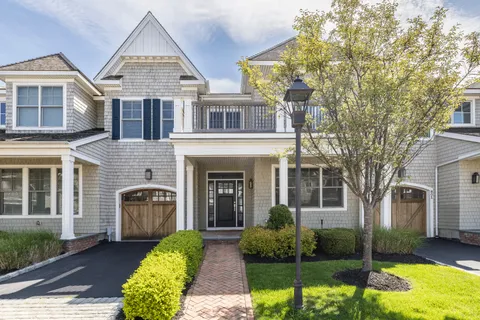 $2,995,000 | 802 Annette Lane, Southampton, NY 11968