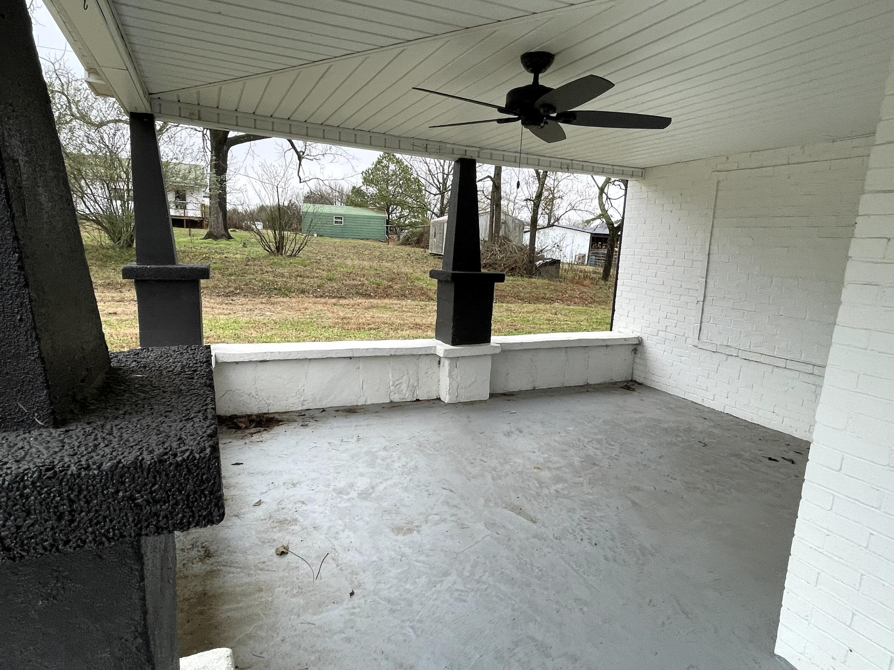 48 Frank Gass Road Trenton, GA 30752 - Photo 4 of 11 Front porch