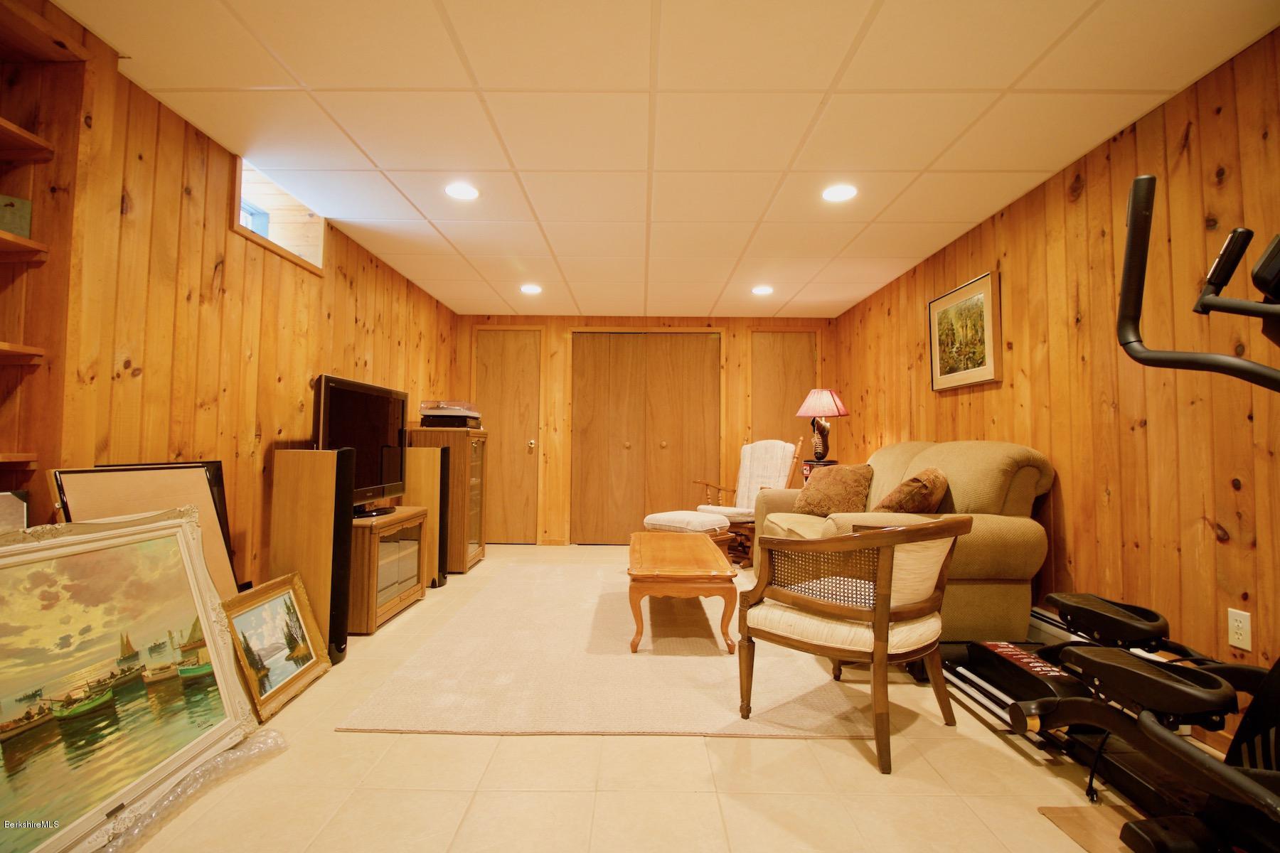 22 Old Barn Road Lenox, MA 01240 - Photo 33 of 37 a work room with furniture