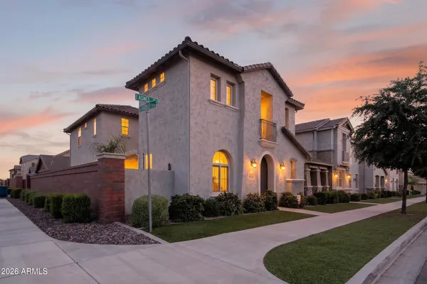 $699,900 | 2060 South Agnes Lane, Gilbert, AZ 85295