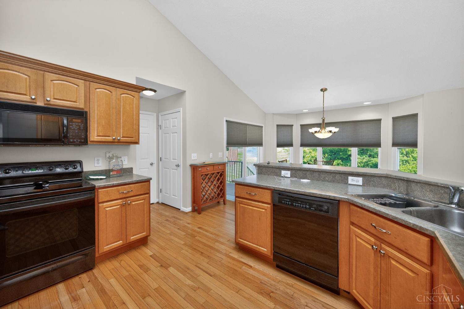 6251 Springdale Road Cincinnati, OH 45247 - Photo 10 of 36 Gallery Image 10