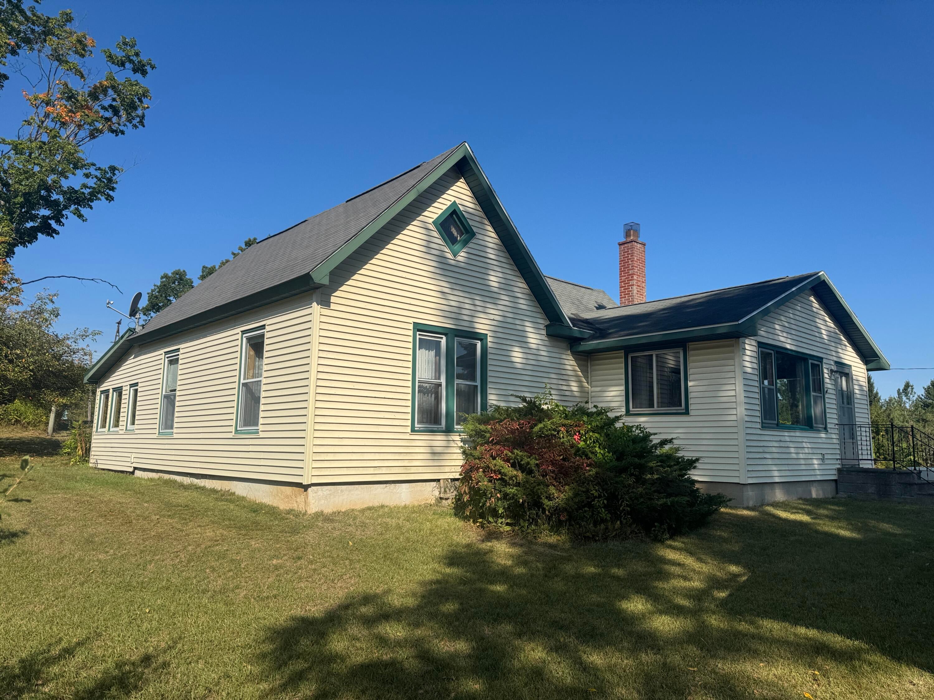 1598 Mapes Road Mio, MI 48647 - Photo 5 of 49 IMG_5152