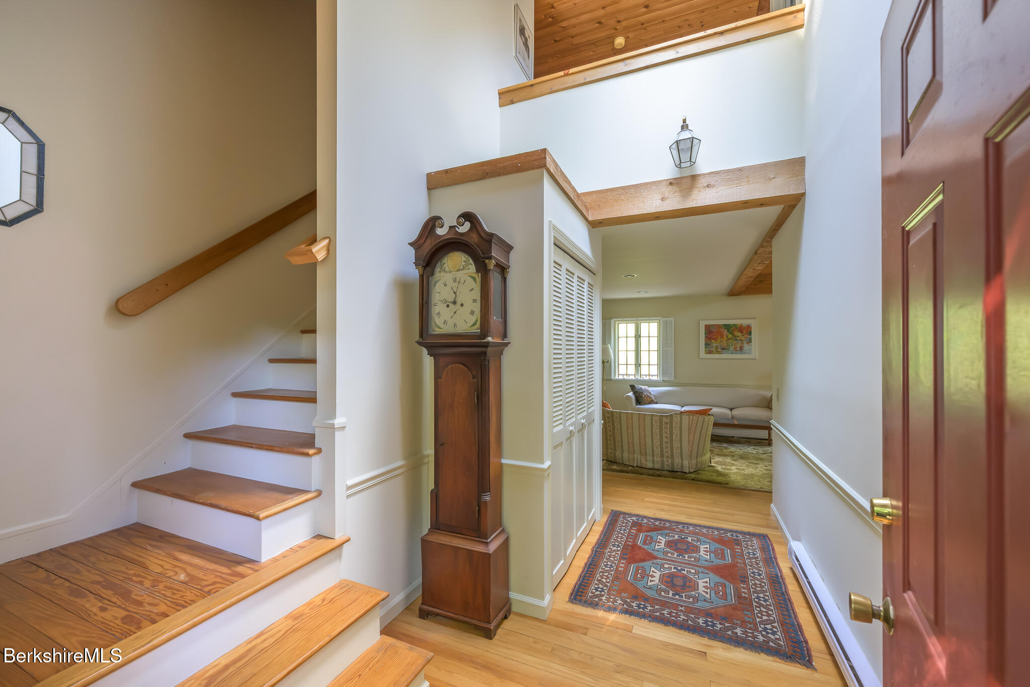 6 Manitauk Heights Stockbridge, MA 01262 - Photo 10 of 49 Entryway