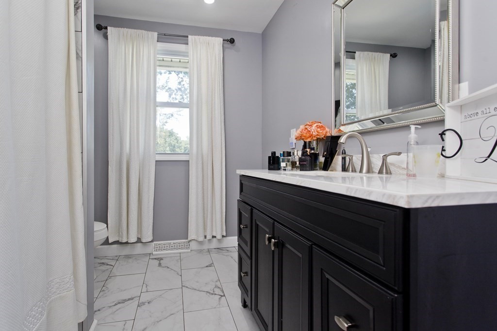 70 Harrow Road Springfield, MA 01118 - Photo 14 of 35