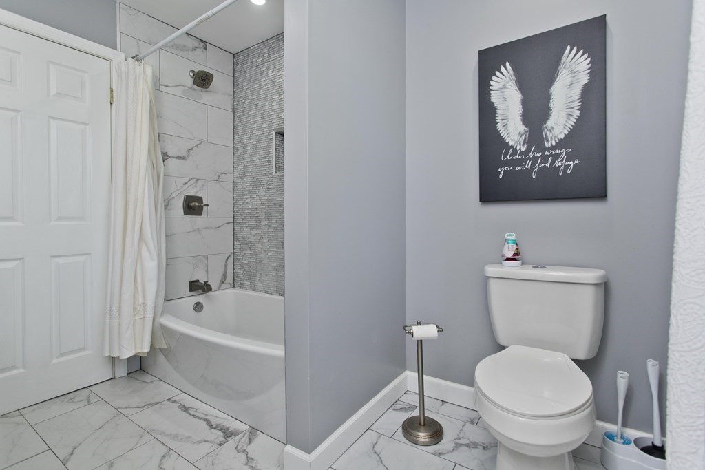 70 Harrow Road Springfield, MA 01118 - Photo 15 of 35