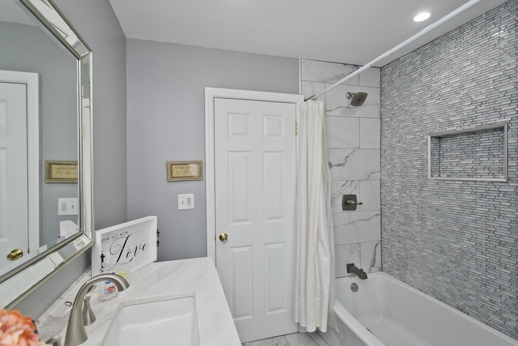 70 Harrow Road Springfield, MA 01118 - Photo 16 of 35