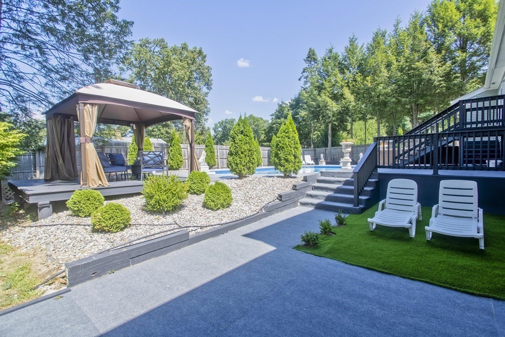 70 Harrow Road Springfield, MA 01118 - Photo 24 of 35