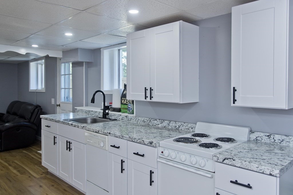 70 Harrow Road Springfield, MA 01118 - Photo 28 of 35