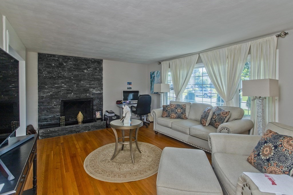 70 Harrow Road Springfield, MA 01118 - Photo 9 of 35