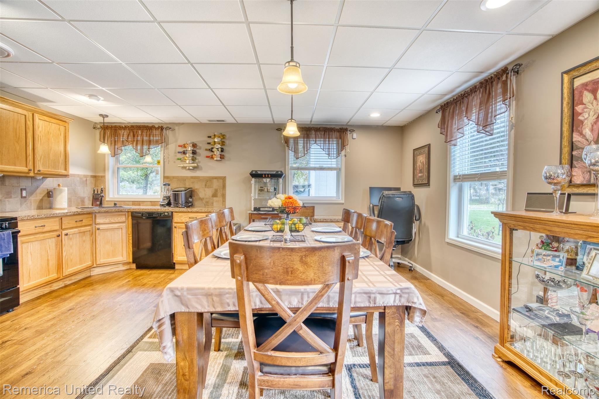 2686 Golf Club Road Howell, MI 48843 - Photo 34 of 78 2686GolfClubRd_LowerLevelKitchenandDining_B2Media_Webb Realty Pros