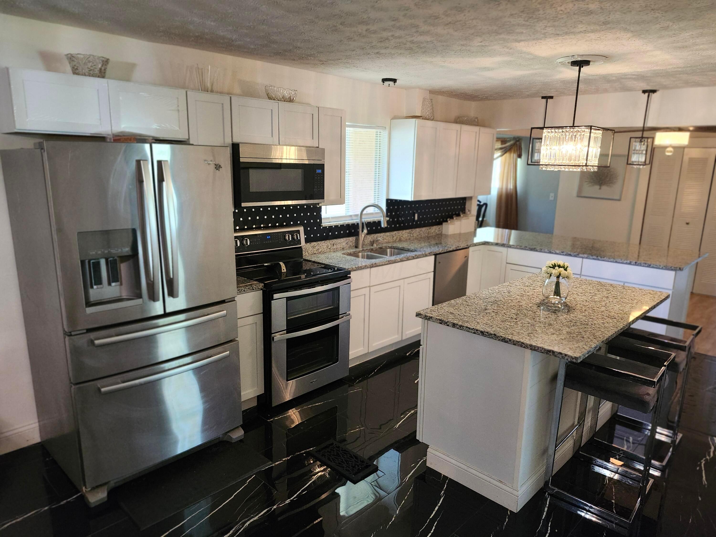 3265 Stelzer Road Columbus, OH 43219 - Photo 20 of 33 20250723_121828