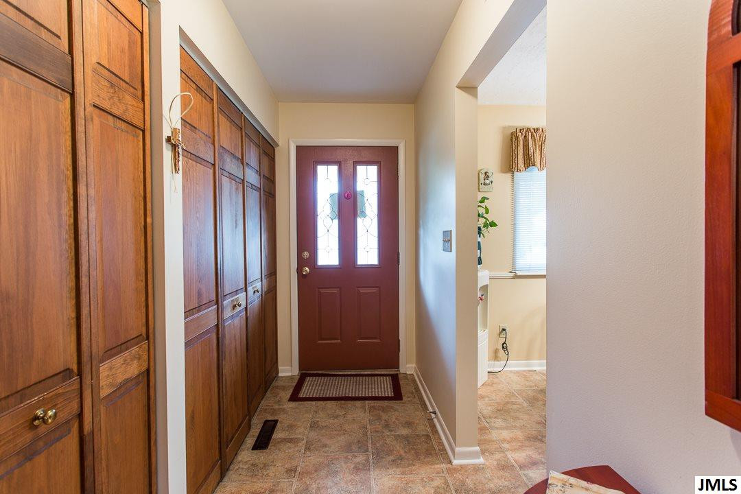 2471 Glengarry Road Jackson, MI 49203 - Photo 13 of 34 Photo 13