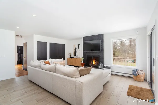 $850,000 | 6 Daniels Drive, Danbury, CT 06811