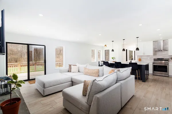 $850,000 | 6 Daniels Drive, Danbury, CT 06811