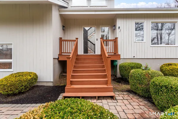 $850,000 | 6 Daniels Drive, Danbury, CT 06811