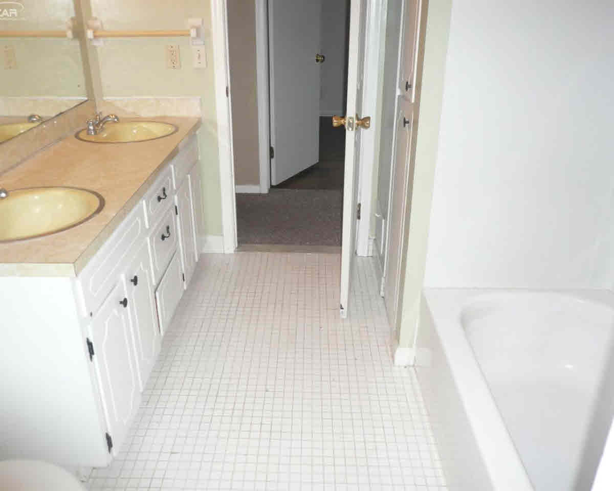 5421 Corunna Road Flint, MI 48532 - Photo 16 of 18 21234850-15.JPG