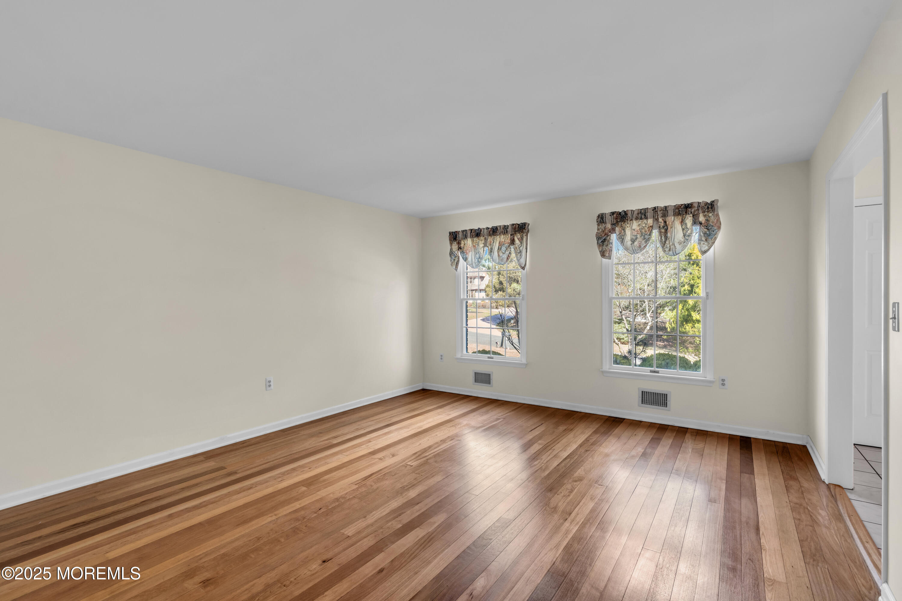 117 Paint Island Spring Road Millstone Township, NJ 08510 - Photo 48 of 87 Living Room