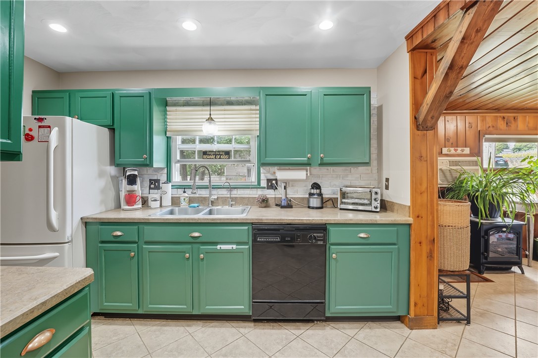 229 Linden Avenue Woonsocket, RI 02895 - Photo 13 of 47