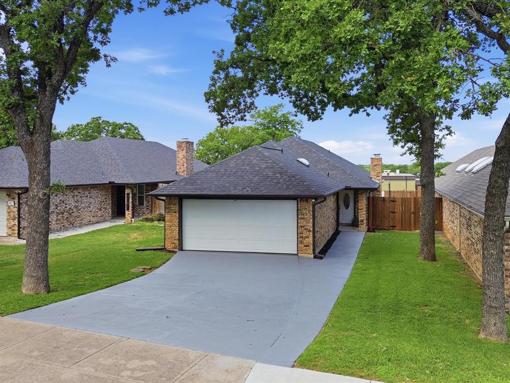 3109 Emerald Street Bedford, TX 76021 - Photo 5 of 39