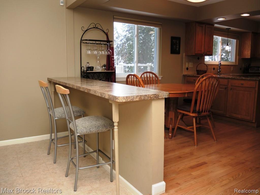 4466 Beach Road Troy, MI 48098 - Photo 13 of 45 CONVENIENT SNACK BAR