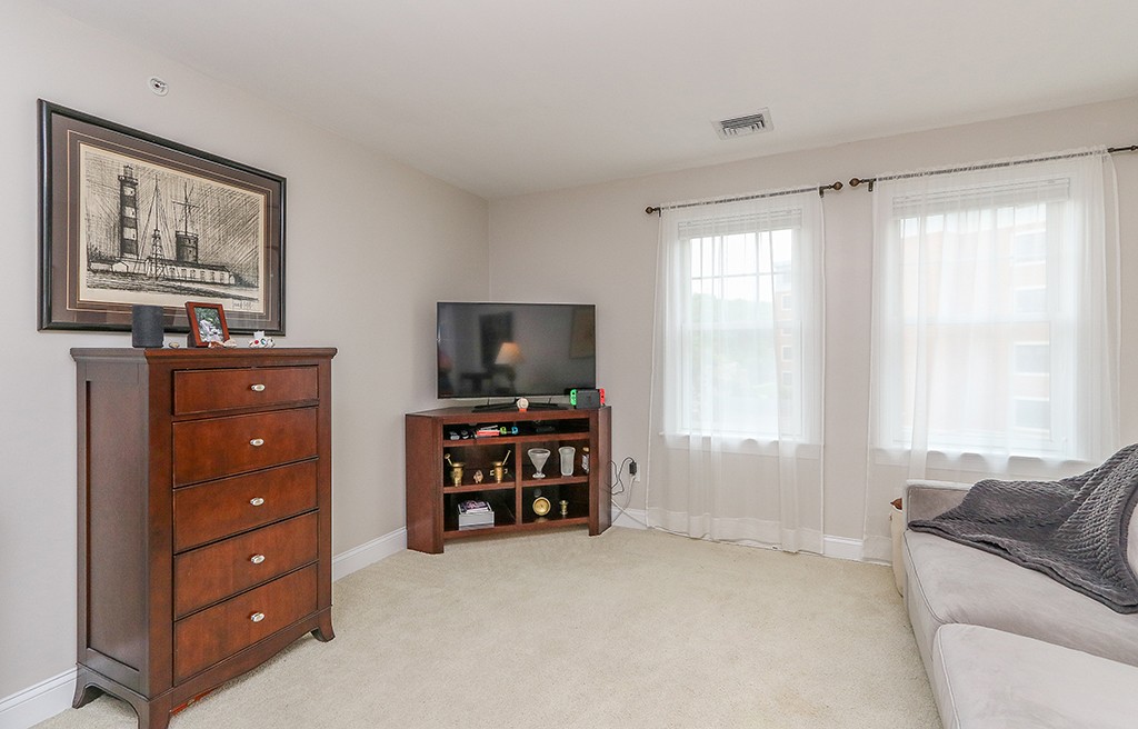 11 Cheriton Road, Unit 306 Boston, MA 02132 - Photo 12 of 20