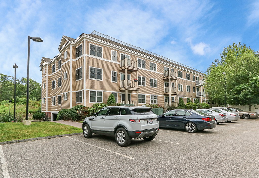 11 Cheriton Road, Unit 306 Boston, MA 02132 - Photo 16 of 20