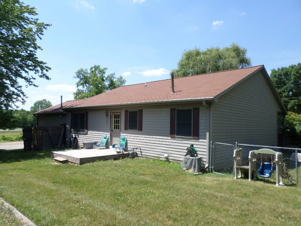 1555 East Lucas Street Rochester, IN 46975 - Photo 2 of 13
