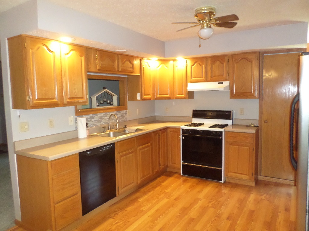 1555 East Lucas Street Rochester, IN 46975 - Photo 3 of 13