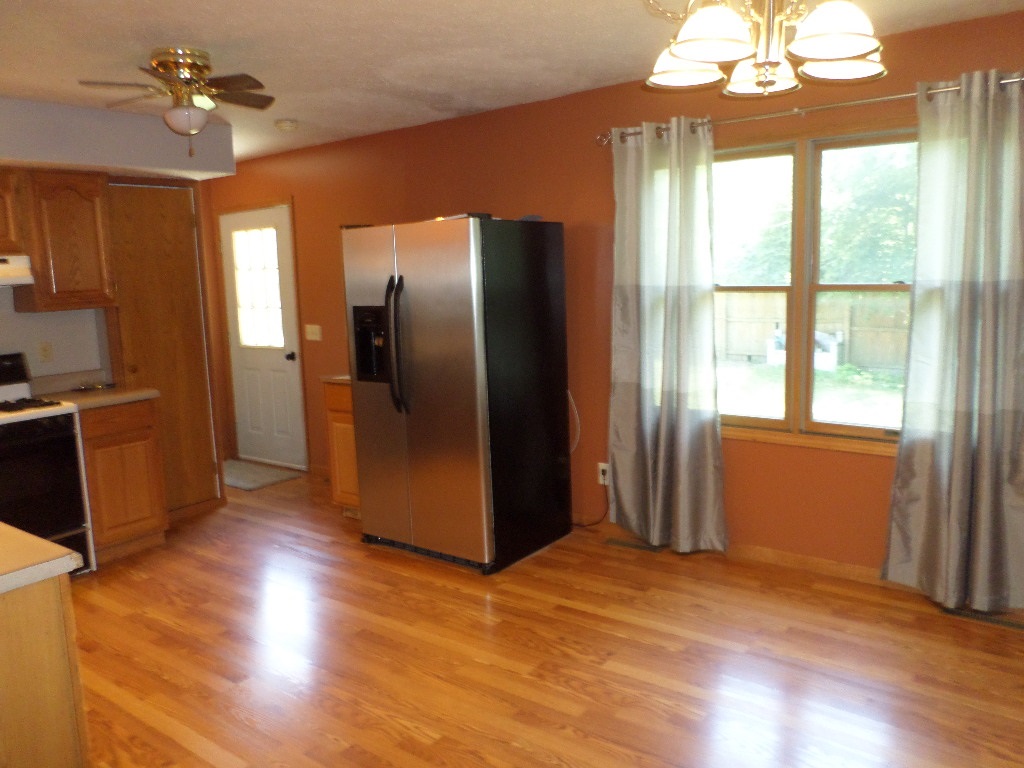 1555 East Lucas Street Rochester, IN 46975 - Photo 4 of 13