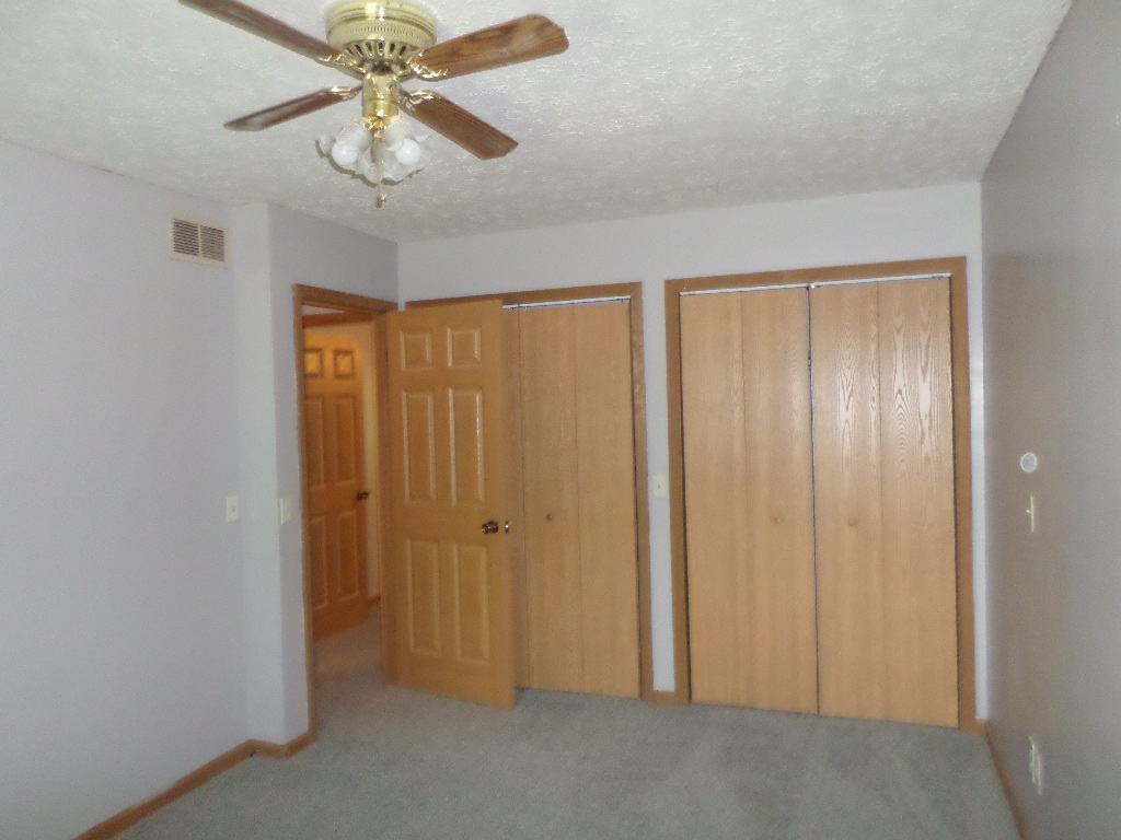1555 East Lucas Street Rochester, IN 46975 - Photo 8 of 13