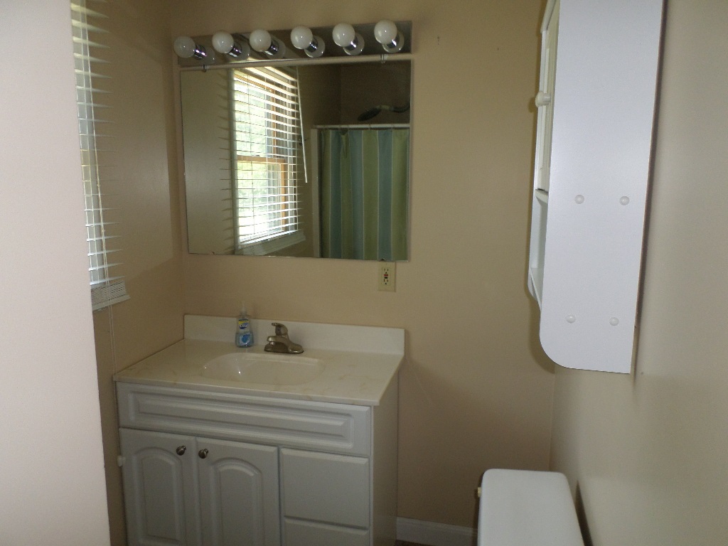1555 East Lucas Street Rochester, IN 46975 - Photo 9 of 13