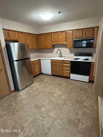 $1,700 | 55 Elderberry Court, Albany, NY 12203