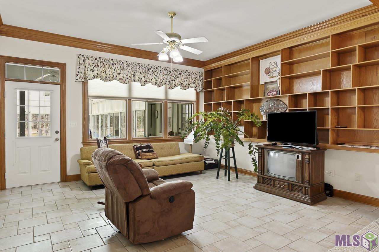 15751 Port Hudson-Pride Road Pride, LA 70770 - Photo 9 of 43 Sitting Area
