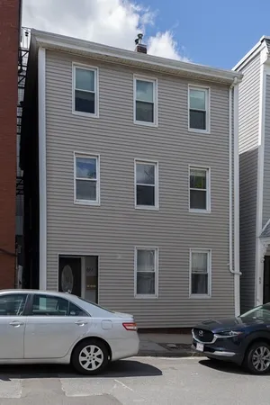 $3,400 | 69 I Street, Unit 1, Boston, MA 02127