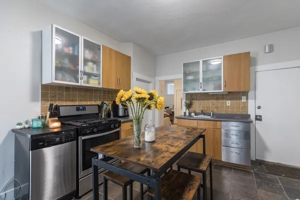 $3,400 | 69 I Street, Unit 1, Boston, MA 02127