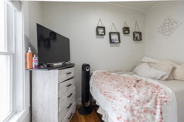 $3,400 | 69 I Street, Unit 1, Boston, MA 02127